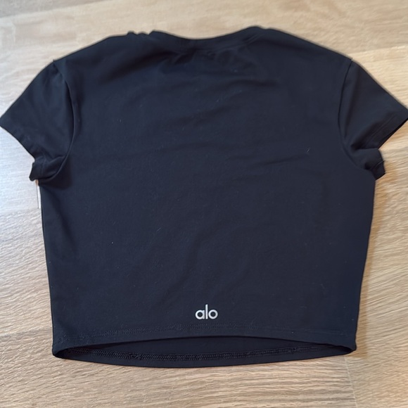 ALO Yoga Tops - Black alo crop top great condition